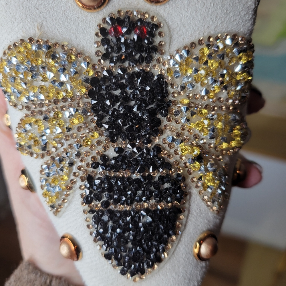 Euro Beaded White Mules with Bee Design On Velvet Size 38 Or Size 7 1/2 Shoes - Picture 8 of 8